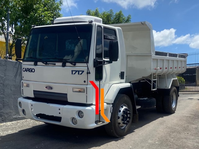 Odômetro: 559.630 km



Tração 4×2, com motor Cummins de 6 cilindros. Cambio 05 marchas manual, ar condicionado, pneus em ótimo estado. 
 […] Leia mais…