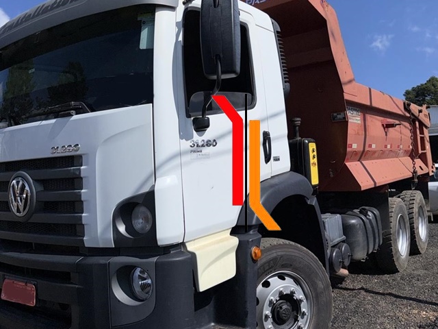 Odômetro: 230.000 Km



Traçao 6×4 com caçamba meia cana Pastre de 12 m³. Impecável. 
 […] Leia mais…
